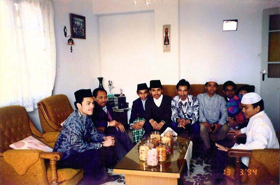 1994, Lebaran Pertama; Di Rumah Keluarga Mahfudz.jpg